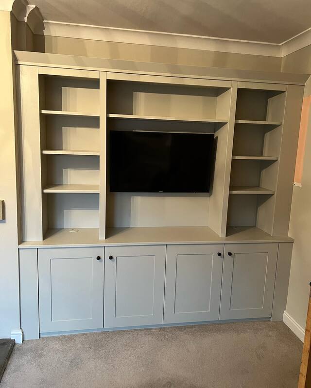Fitted media unit for reception